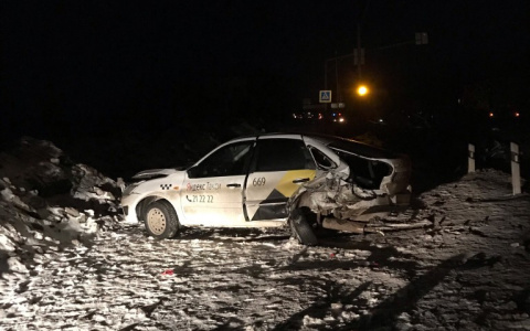 Жуткая авария в Пензе: автомобиль такси превратился в груду металла