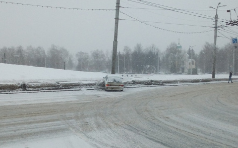 В Пензе на проспекте Победы произошло загадочное ДТП
