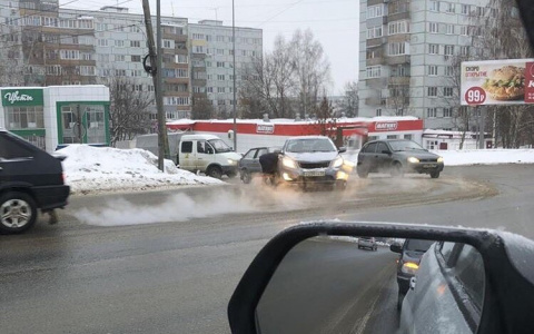 В Пензе на улице Окружной ВАЗ влетел во внедорожник