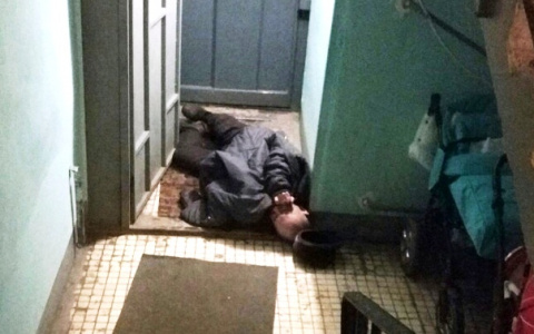 «Кто потерял его в парадной?» – пензенцы о загадочном человеке в подъезде