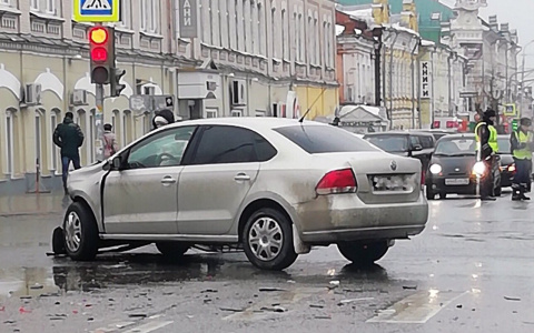 На перекрестке в Пензе случилась авария