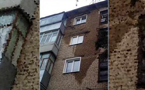 В Пензе из многоэтажки на Островского выпадают кирпичи