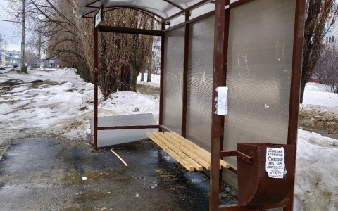 "Ненадолго хватило": в Пензе сносит ветром остановочные павильоны