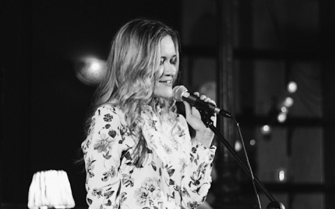 Пензенская журналистка читала свои стихи с известной питерской поэтессой