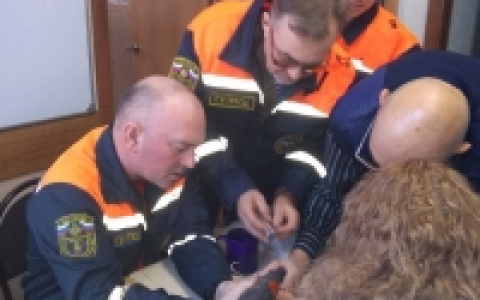 В Пензе трое спасателей снимали кольцо с опухшего пальца малыша