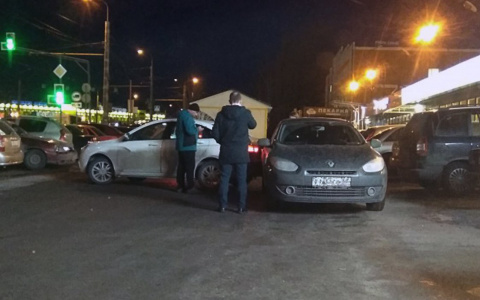 В Пензе странным образом столкнулись две легковушки