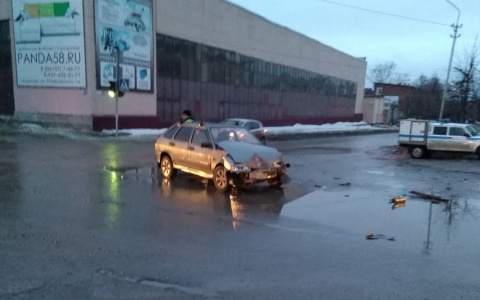 В Пензенской области батюшка протаранил автомобиль с тремя детьми