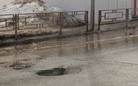 В Пензе на улице Урицкого провалился асфальт