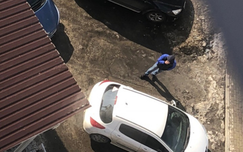 Пензячка ищет дебошира, который бил ее авто ногами