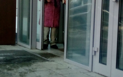 «Она его сама воспитала!»: в Пензе сын бьет мать и заставляет собирать деньги ему на алкоголь