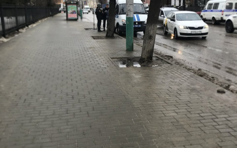 "Женская сумка на заборе": в центре Пензы перекрыли движение из-за подозрительного предмета