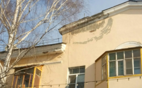 В Пензе на Калинина рушится стена жилого дома