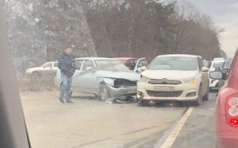 В Пензе произошло жесткое столкновение двух легковушек