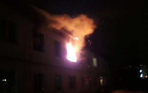 В Пензенском районе пожарный сломал ногу, когда тушил дом