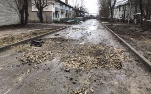 "Скоро мы будем шахтерами": пензенец пожаловался на яму в поселке Монтажный