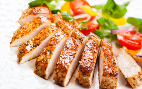 И худеющим и детям: пензенский диетолог рассказала, почему популярно мясо индейки