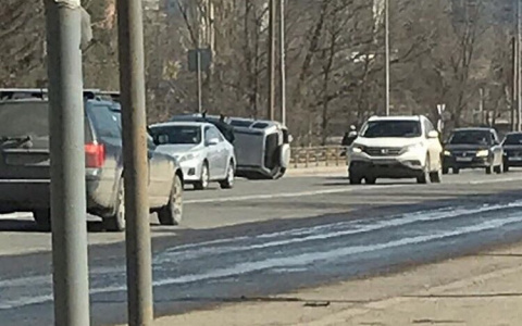 В Пензе на Окружной "Нива Шевроле" прилегла на бок