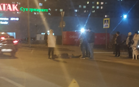 "Задел проезжающую машину и уснул": пензенцы обсудили лежащего на дороге мужчину