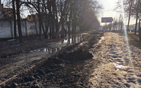 «Как после бомбёжки»: разбитая дорога в Кузнецке возмутила жителей