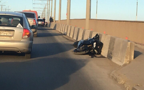 В Пензе мотоциклист перевернулся на байке