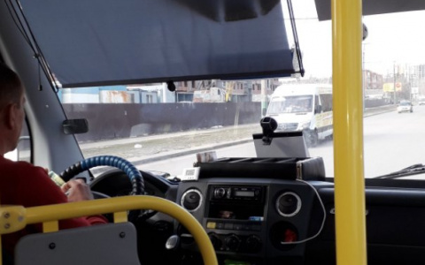 "Не перевелись еще мужики на Руси": в Пензе водитель маршрутки пожалел девочку-инвалида