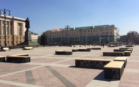 "Очень плохие лавочки": пензенцы смеются над скамейками на площади Ленина