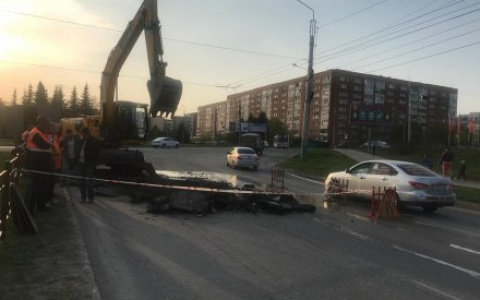 В Пензе на проспекте Строителей провалился асфальт