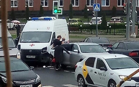 «Скорая» попала в ДТП на улице Кирова в Пензе