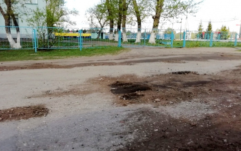 «Антураж сохранен неизменным». Дорогу в Пензенской области к 9 мая заделали дерном