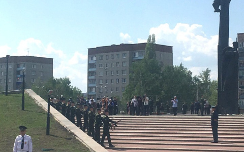 Тысячи пензенцев почтили память погибших минутой молчания