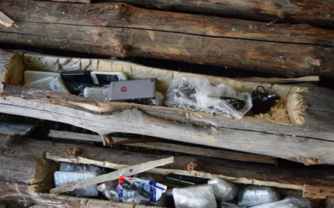 В колонию Пензы привезли бревна с тайниками