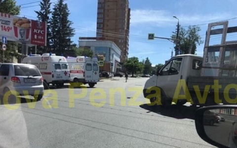 В Пензе машина «скорой помощи» столкнулась с «ГАЗелью»