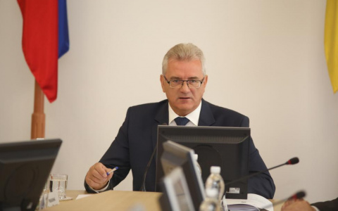 Губернатор Пензенской области об экс-министре: "Водочки выпил - и по девкам"