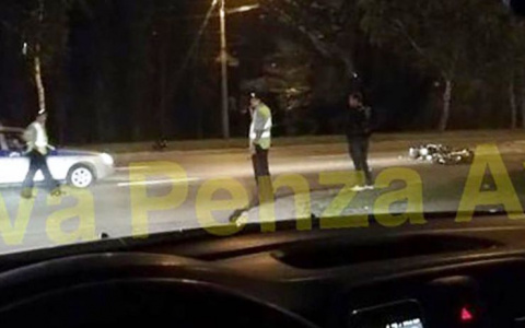 «Вот это поворот»: мотоциклист снес велосипедиста в Пензе