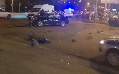 "Лоб в лоб и на тротуар": в Пензе на Суворова произошла жуткая авария