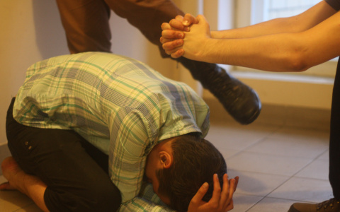 В одном из подъездов в Пензе  нашли избитого мужчину