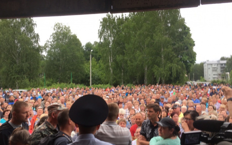 "Народ бунтует": появились фото с собрания местных жителей в Чемодановке