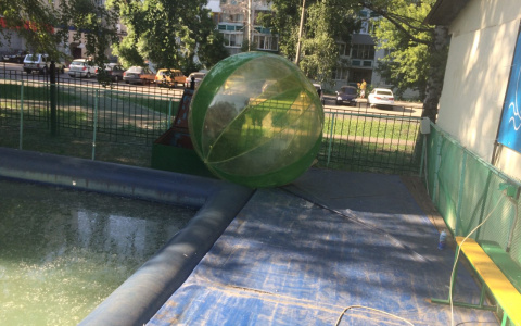 8-летняя пензячка обожгла ноги на детском аттракционе