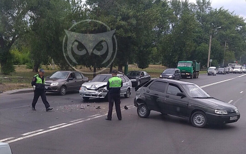 В Пензе на Южной поляне разворотило легковушки