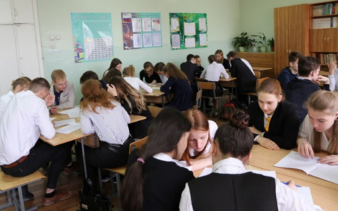 В школах Пензы установят металлодетекторы и турникеты