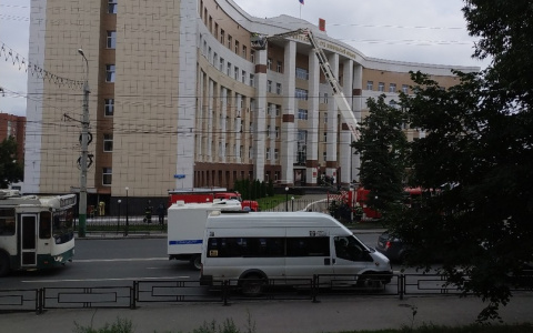 "Тут что-то произошло": пензячка сообщает о ЧП в арбитражном суде