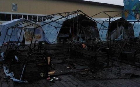 "Сгорели за 10 минут": в страшном пожаре в палаточном лагере погибли дети