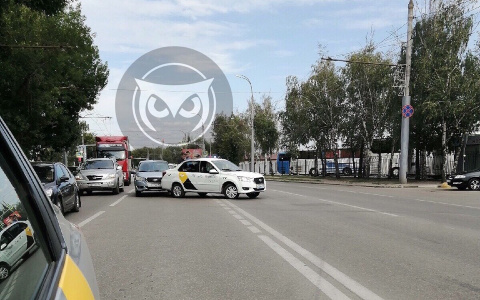 У автовокзала в Пензе столкнулись две легковушки