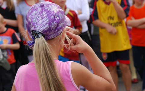 «Пощадите наших деток»: Медведев предложил перевести на семейный график и школы