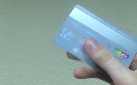 Новый закон Госдумы затронет владельцев банковских карт