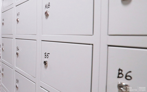 Женщина оставила ребенка в камере хранения в супермаркете