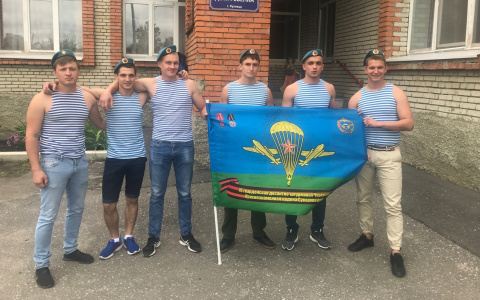 Десантники поздравили малышей в Пензенском доме ребенка