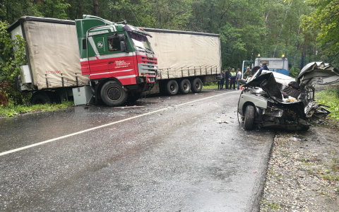 Легковушку разворотило: появилось фото смертельного ДТП в Пензенской области