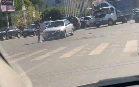 Очевидцы сообщают об аварии с Газелью в Пензе