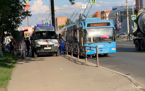 Пензячка сообщила, что в троллейбусе что-то случилось